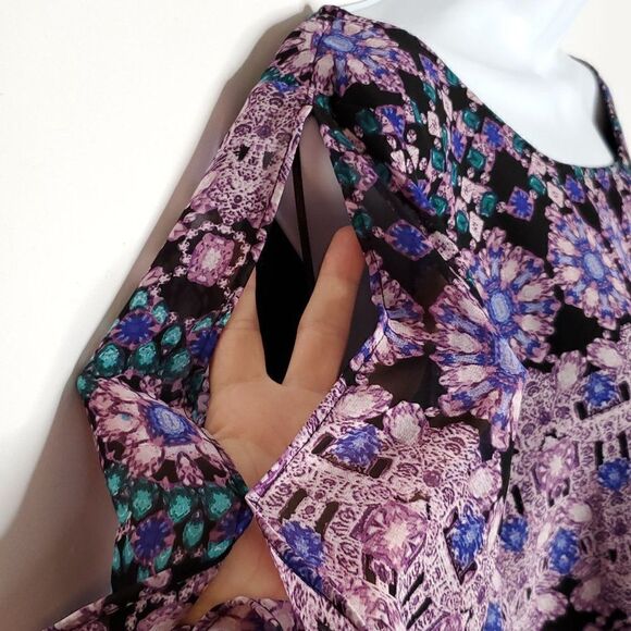 NEW Jennifer Lopez Cold Shoulder Blouse 1X Abstract Jewelry Print Black Purple - Picture 3 of 10